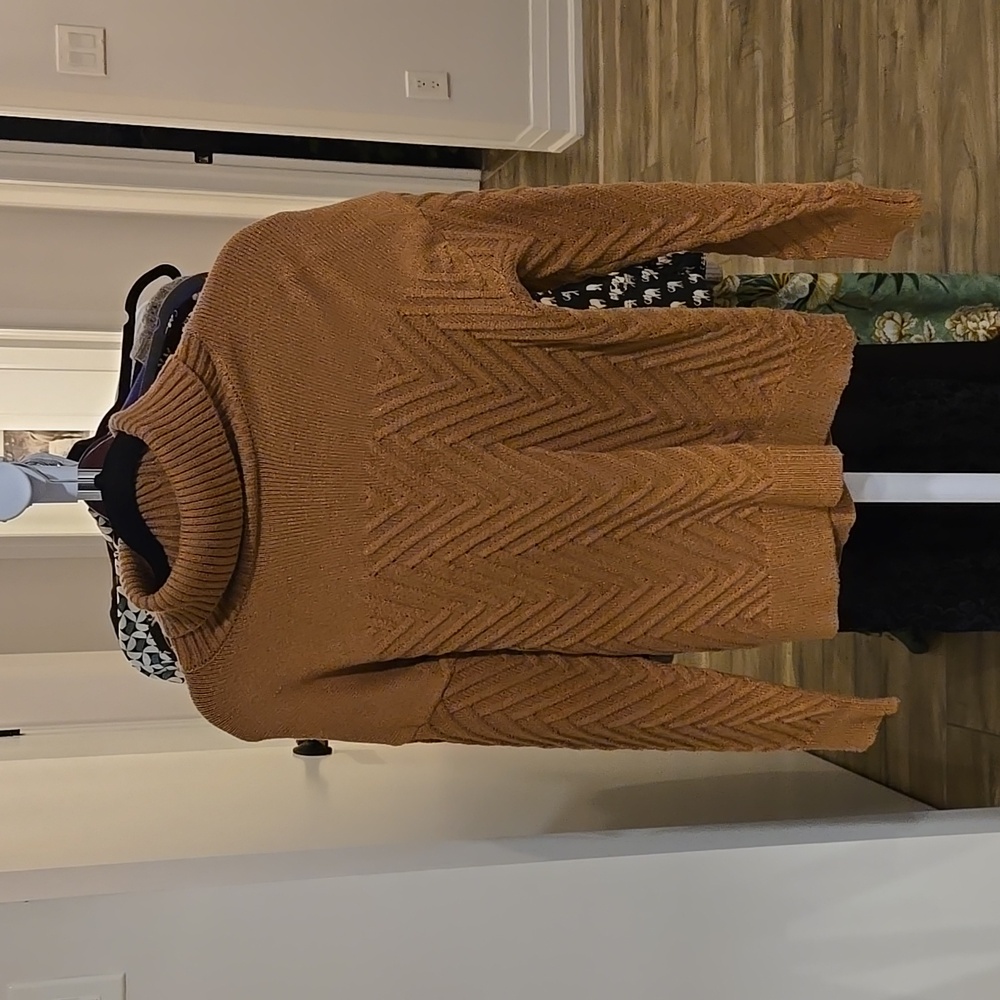 TRUTH sweater.